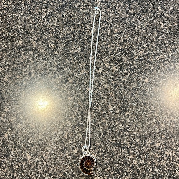 Shell necklace - Picture 3 of 3